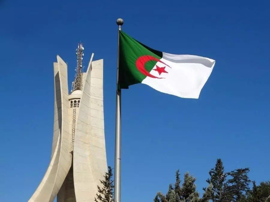 الجزائر تعلن قطع العلاقات مع الإمارات