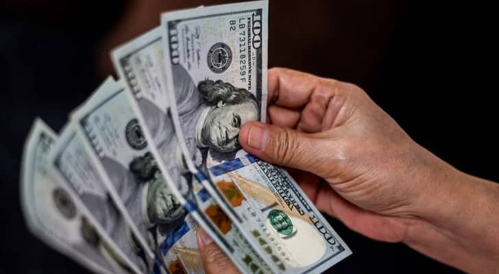 الدولار الأمريكي يحافظ على مكاسبه قرب أعلى مستوياته عقب قرار الفيدرالي برفع الفائدة