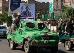 جماعة أنصار الله تقول إن غارة سعودية استهدفت سوقاً في تعز قتلت وأصابت العشرات