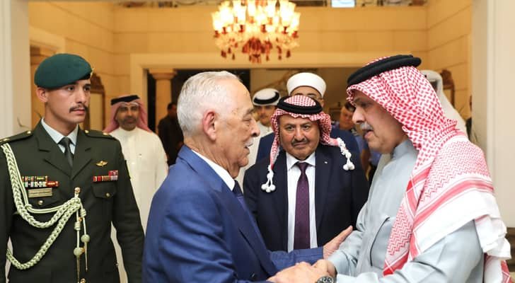 العيسوي ينقل تعازي الملك وولي العهد إلى السفير البحريني بوفاة شقيقه