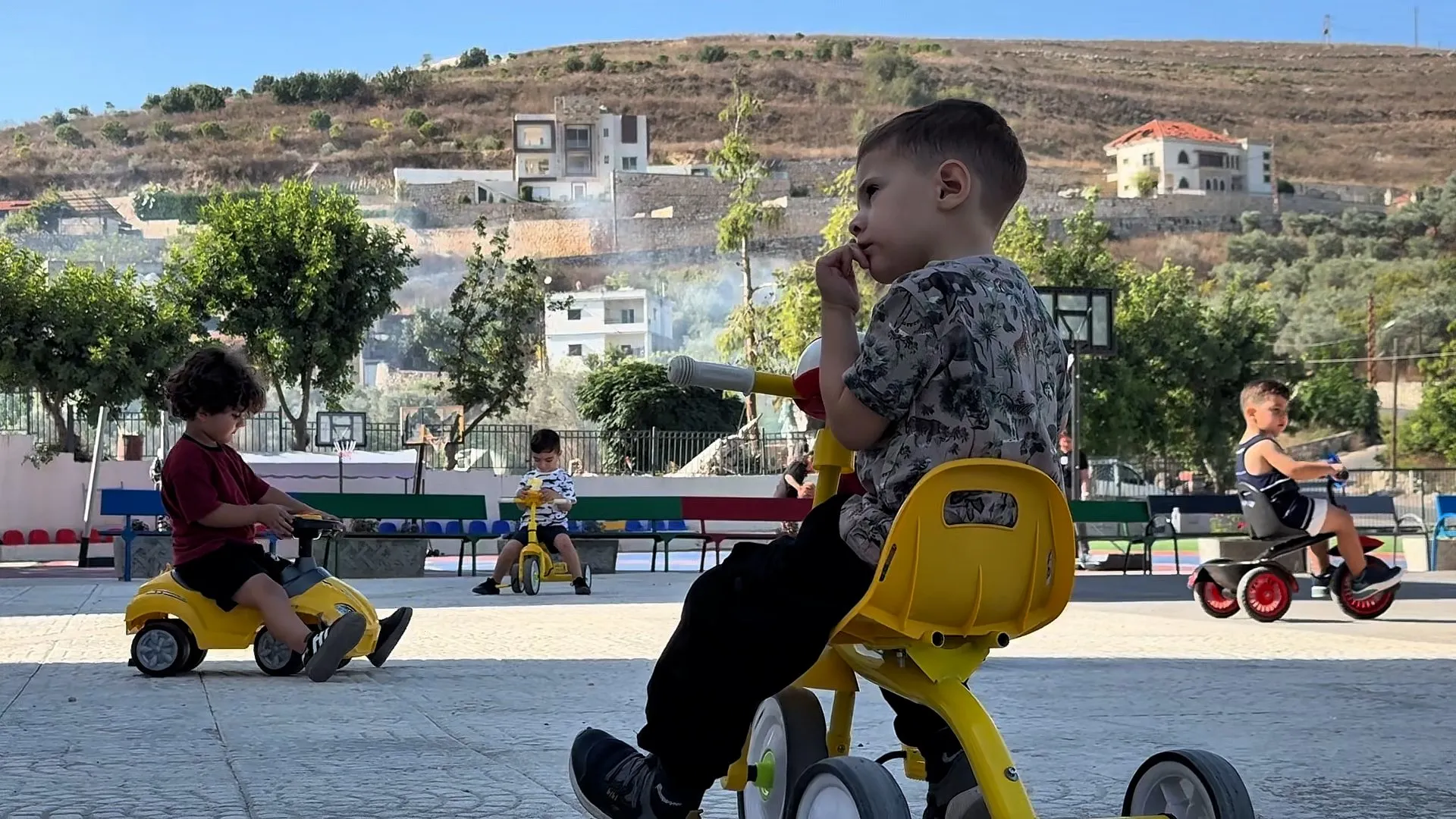عام دراسي على وقع الخوف.. مدارس جنوب لبنان بين الصفوف والبدائل