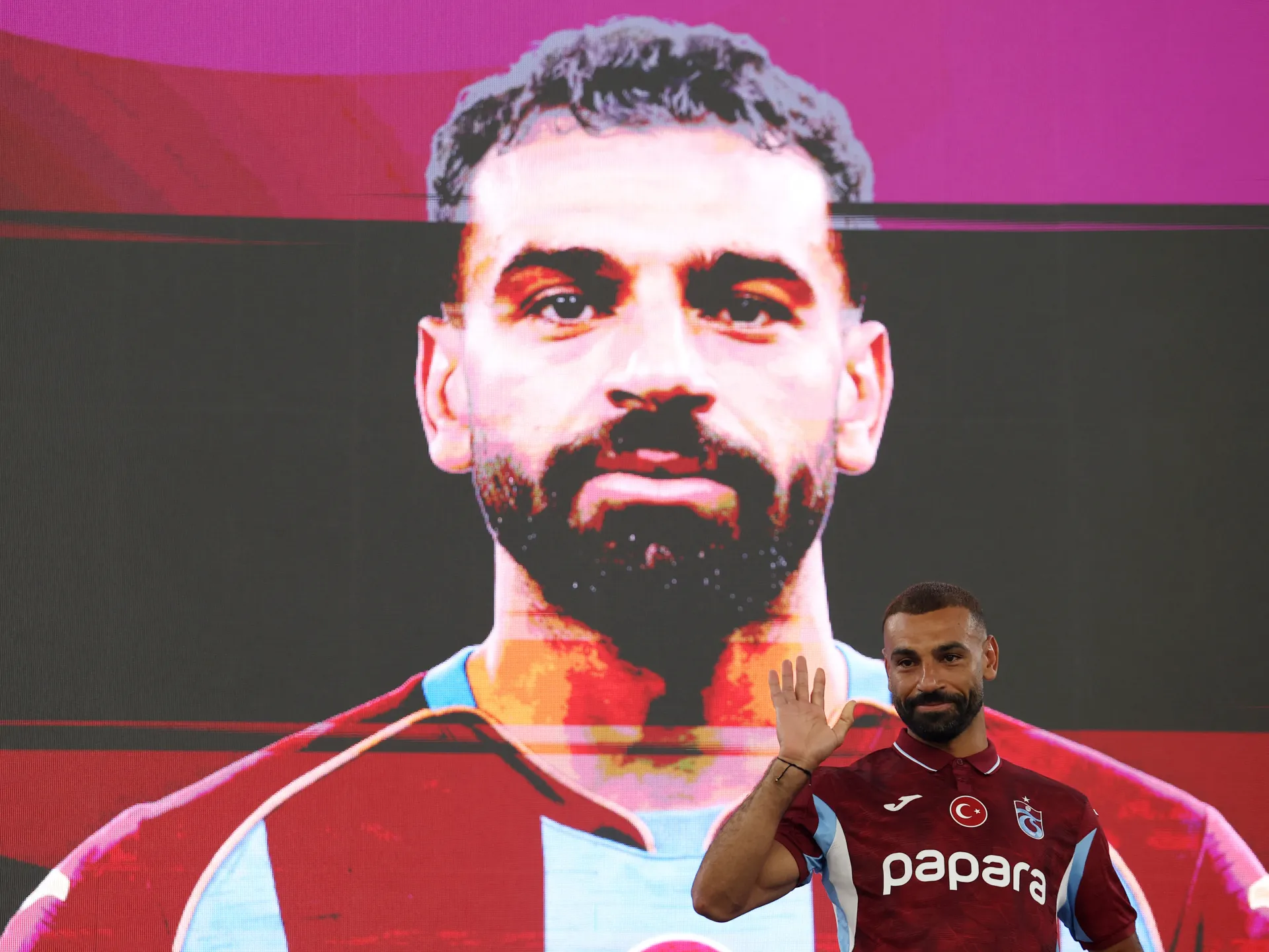 بالأرقام.. كشف تفاصيل إمبراطورية محمد صلاح الاستثمارية في بريطانيا
