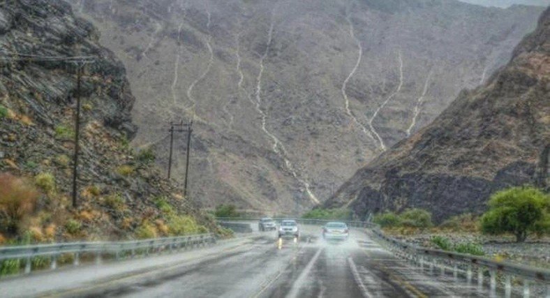 تنبيه بأمطار رعدية مصحوبة برياح نشطة على جبال الحجر