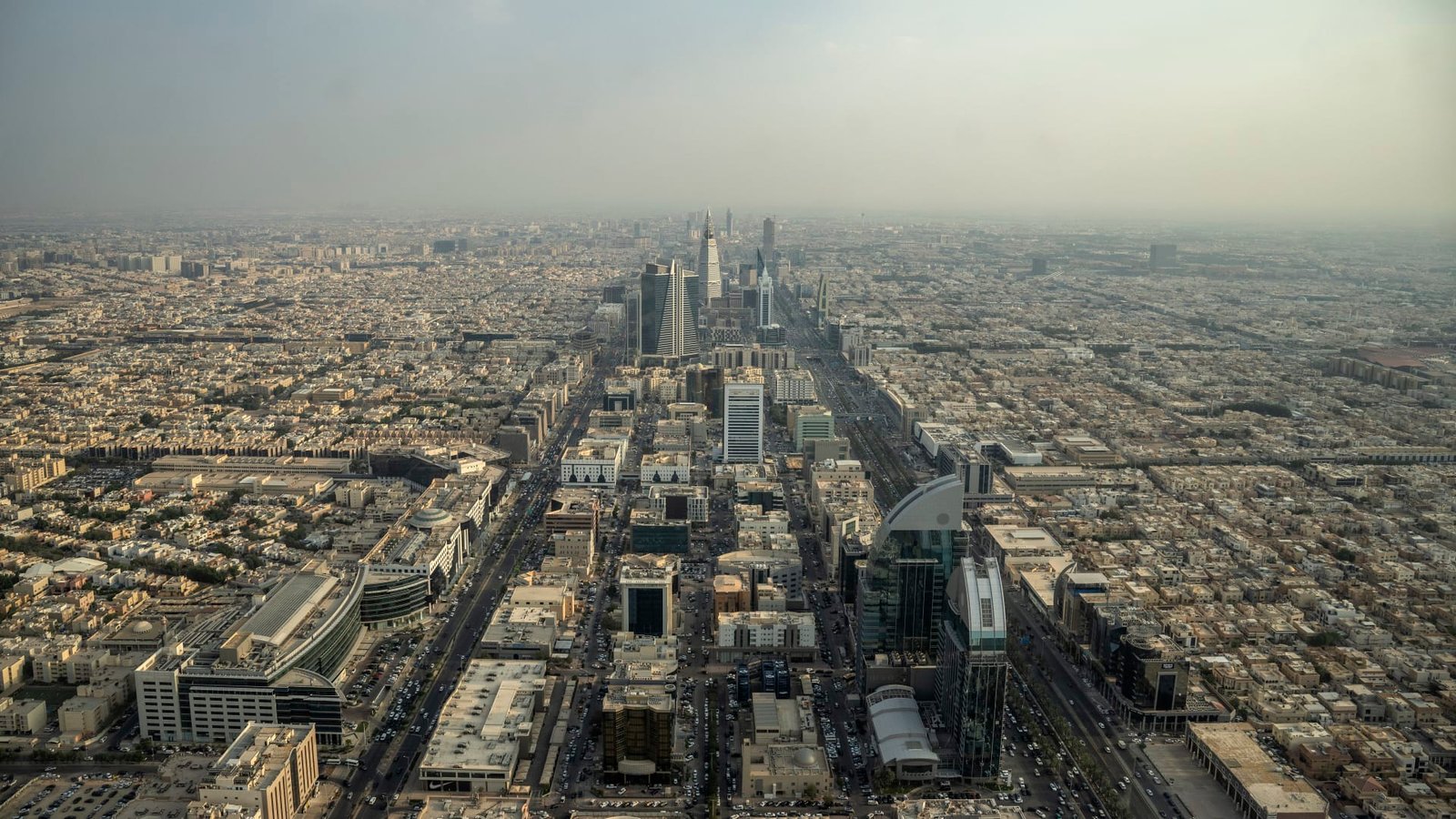 لقطات مزعومة لضربات حوثية على "أهداف حساسة" في الرياض وينبع.. هذه حقيقتها