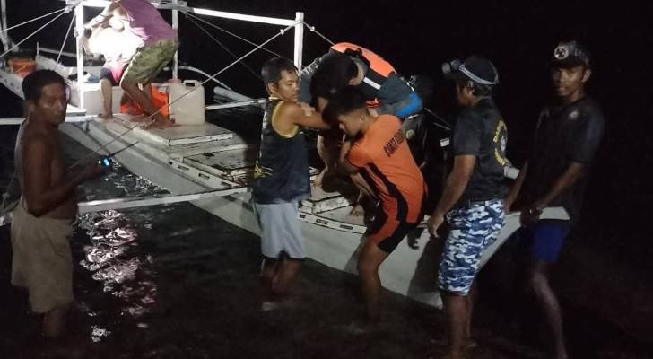 خفر السواحل الفلبيني: 5 قتلى و87 مفقودا في حريق العبارة جون أوستر قبالة بالاوان