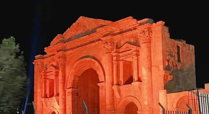 دائرة الآثار العامة تنير معالم أثرية باللون البرتقالي دعما لليوم العالمي لسلامة المرضى