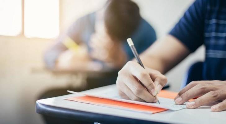 وزارة التربية والتعليم تعلن تطبيق الامتحان العام إلكترونيا وتجهيز مراكز متطورة للطلبة