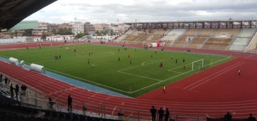 أندية تعشق العشب الاصطناعي والملاعب الضيّقة!