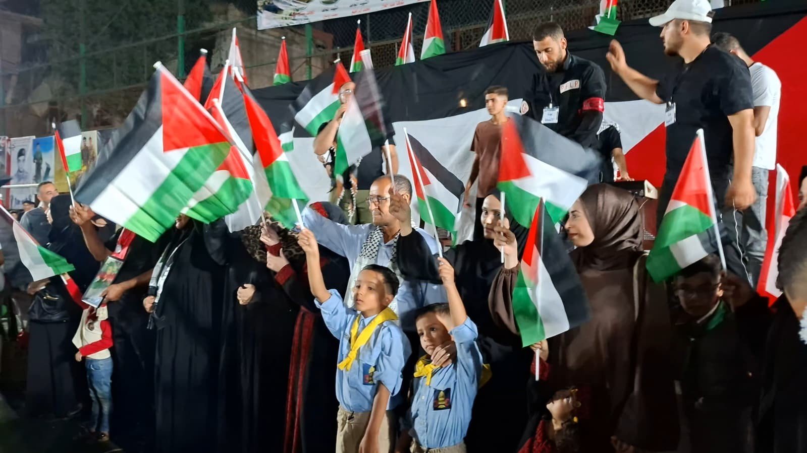 نهر البارد يستحضر شهداءه.. آلاف الفلسطينيين يجددون عهد الوفاء والتمسك بالقضية