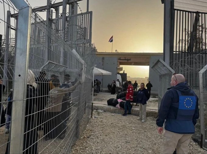 الاحتلال يفاقم معاناة مرضى غزة بمنع سفرهم وإغلاق المعابر
