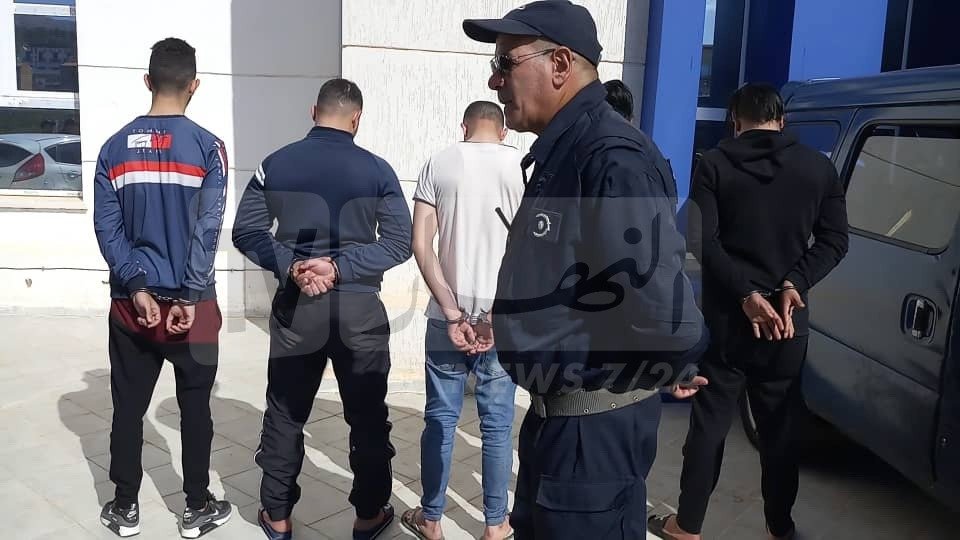 منظفة و3 موظفين يسرقون 1800 هاتف نقال ويكبّدون شركة خاصة خسائر بالملايير بالعاشور