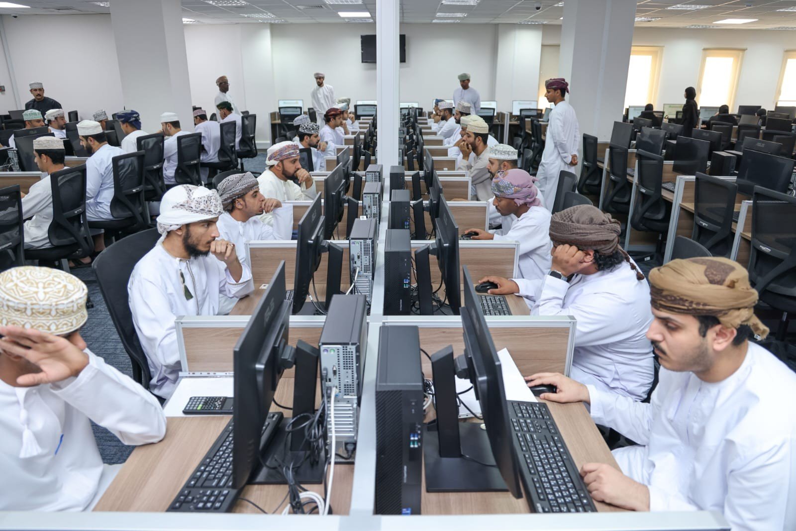 تطور مسارات التوظيف والإحلال مع توفير 2538 فرصة وظيفية بالحكومة في النصف الأول