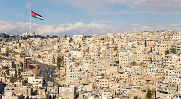 طقس صيفي صافٍ في عمان الثلاثاء وارتفاع مرتقب على الحرارة الأربعاء