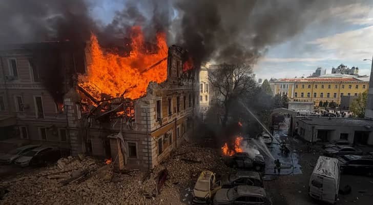 مقتل 14 شخصا في حريق بمصنع للألعاب النارية في روسيا