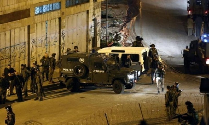 الاحتلال يصعّد بالضفة والقدس.. اقتحامات واسعة واعتقالات ومداهمات للمنازل
