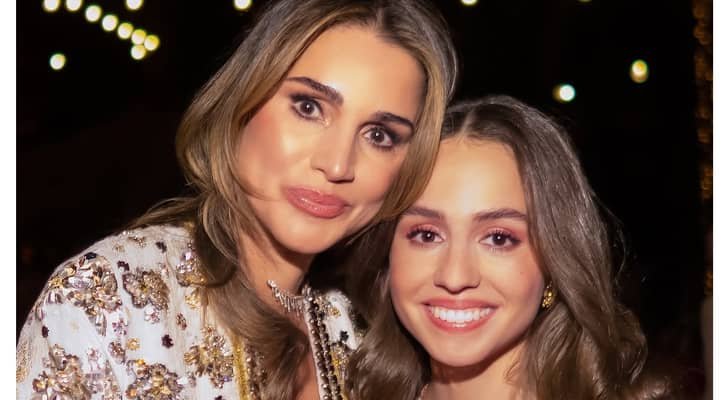 الملكة رانيا تعايد الأميرة إيمان بمناسبة عيد ميلادها: ريحانه الدار.. أحلى أم وأحن بنت