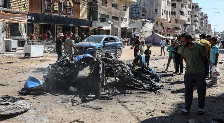 مصادر فلسطينية: استشهاد طفلة ومواطن في قصف إسرائيلي استهدف مركبة غرب غزة