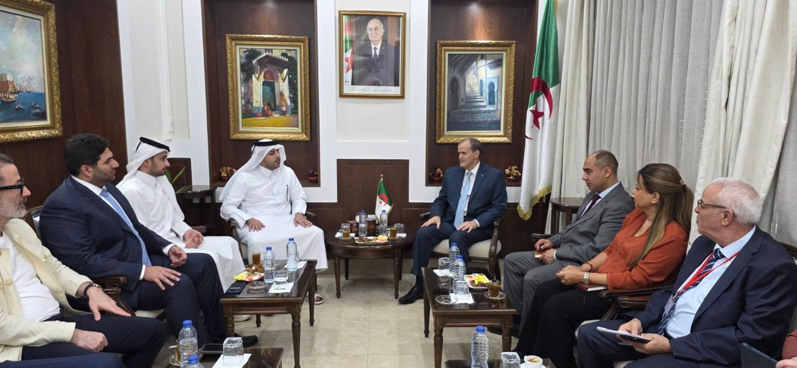 رزيق يستقبل وفد من رجال الأعمال القطريين برئاسة الشيخ محمد بن فهد محمد آل ثاني