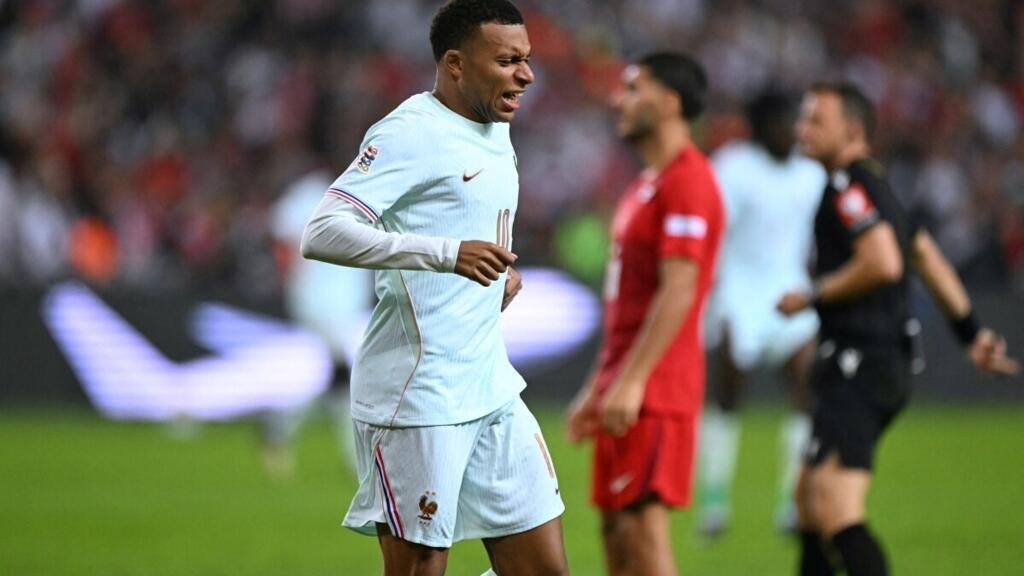 فرنسا تهزم تركيا في أول مباراة لزيدان ومبابي يخرج مصابا