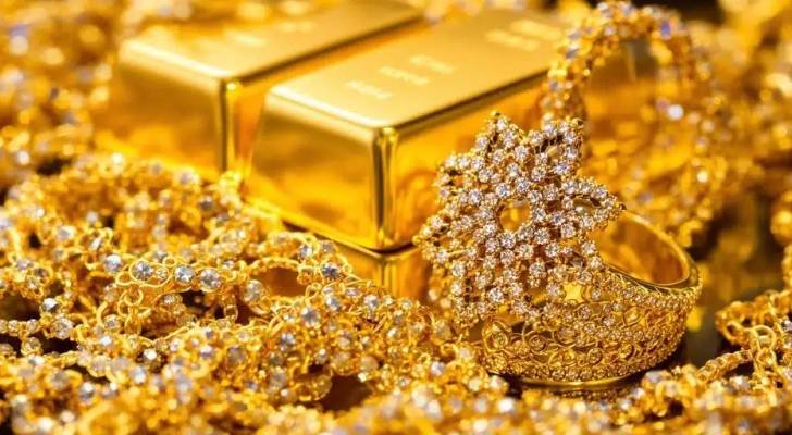 تراجع أسعار الذهب عالمياً مع تصاعد رهانات رفع الفائدة الأمريكية