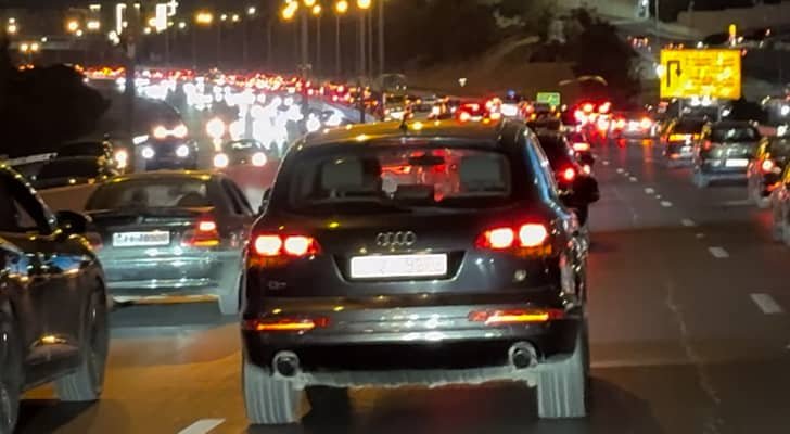 حركة مرورية كثيفة وتباطؤ لحركة السير على طريق المطار بالعاصمة عمّان - فيديو