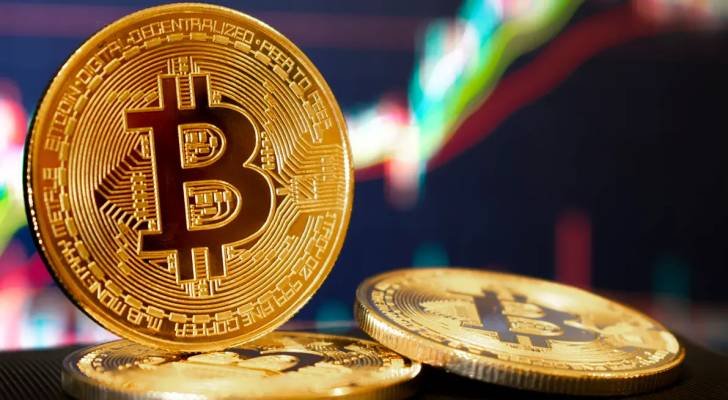 استقرار البتكوين عند مستويات 77.7 ألف دولار مع مكاسب طفيفة
