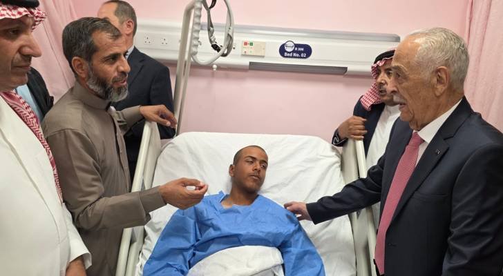 بتوجيهات ملكية.. العيسوي يطمئن على مصابي حادث مكلفي خدمة العلم وينقل تمنيات الملك وولي العهد لهم بالشفاء العاجل