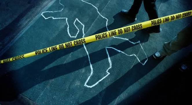 مفتاح مسروق وتنكر بملابس نسائية.. جنايات الجيزة تبدأ محاكمة متهمين بقتل مسنة وسرقتها