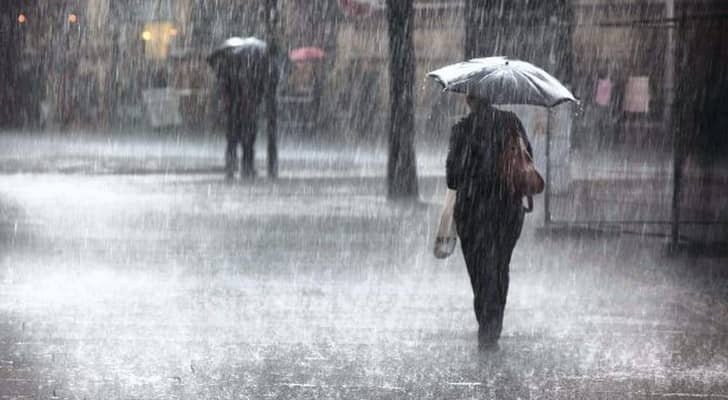 أمطار غزيرة وعواصف رعدية وصواعق وسيول تهدد 4 دول عربية - تفاصيل