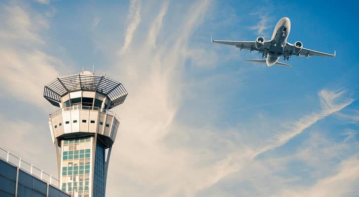 اشتعال بطارية محمولة باور بانك أجبر قائد رحلة جوية على تغيير الوجهة والهبوط اضطرارياً