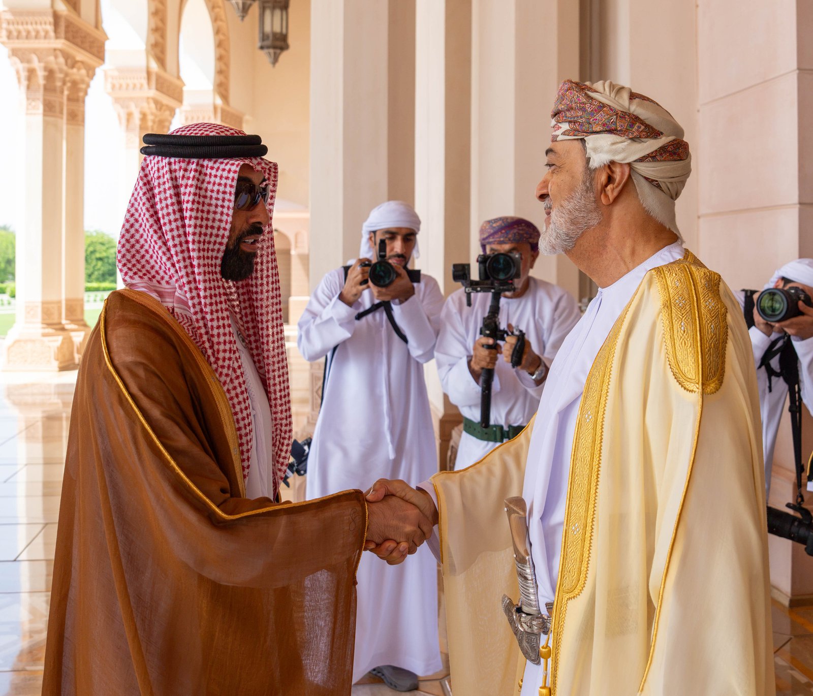 جلالة السلطان يستقبل طحنون بن زايد