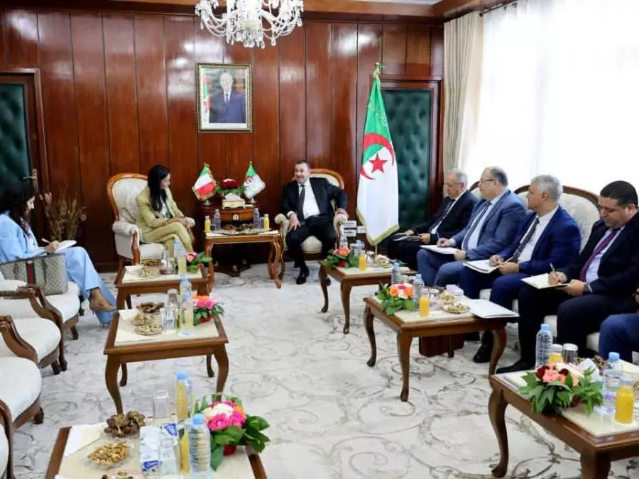 Le ministre de l’Intérieur reçoit l’ambassadrice d’Italie en Algérie