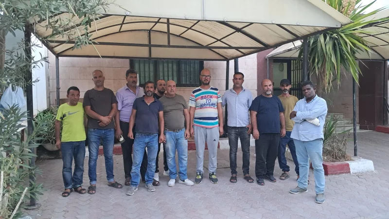 أعوان شركة الجنوب للخدمات يحتجون أمام وزارة الصناعة للمطالبة بالإدماج
