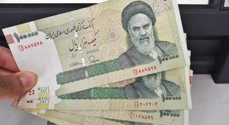 الريال الإيراني يسجل تراجعا تاريخيا ويتجاوز 2.19 مليون ريال أمام الدولار