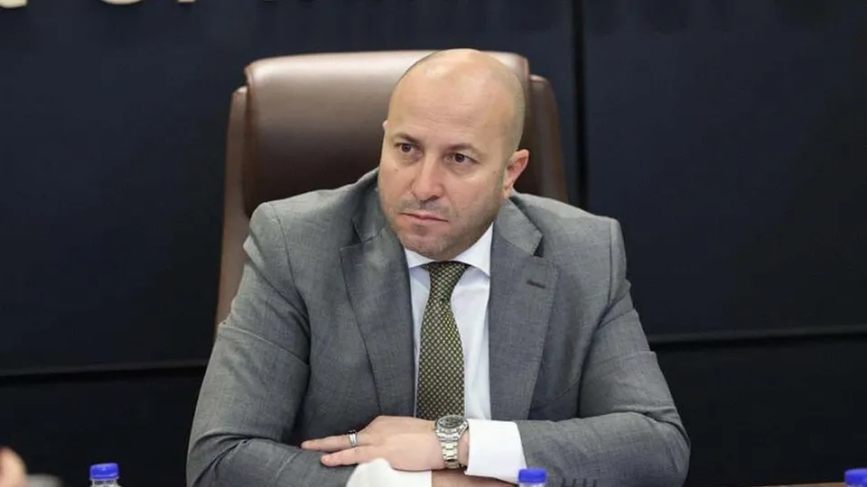 تشديد حكومي لضوابط تمديد خدمة الموظفين بالجهات العامة