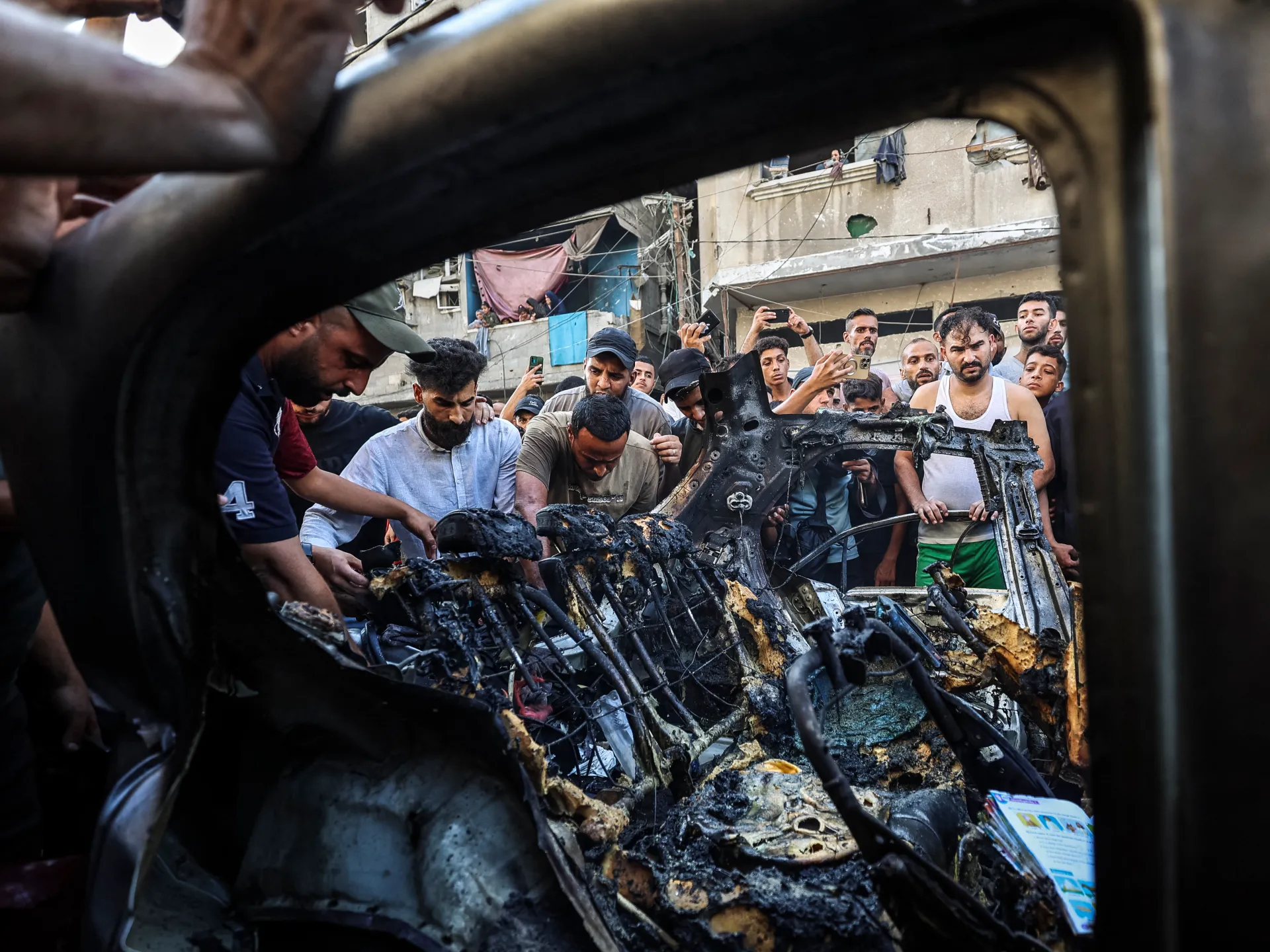 عاجل | استشهاد 4 فلسطينيين أحدهم طفل وإصابة آخرين في غارات على مناطق متفرقة من قطاع غزة