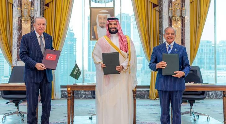 وزير الدفاع الباكستاني: الهجمات الحوثية على السعودية تفعّل اتفاقية الدفاع المشترك مع إسلام آباد وأنقرة