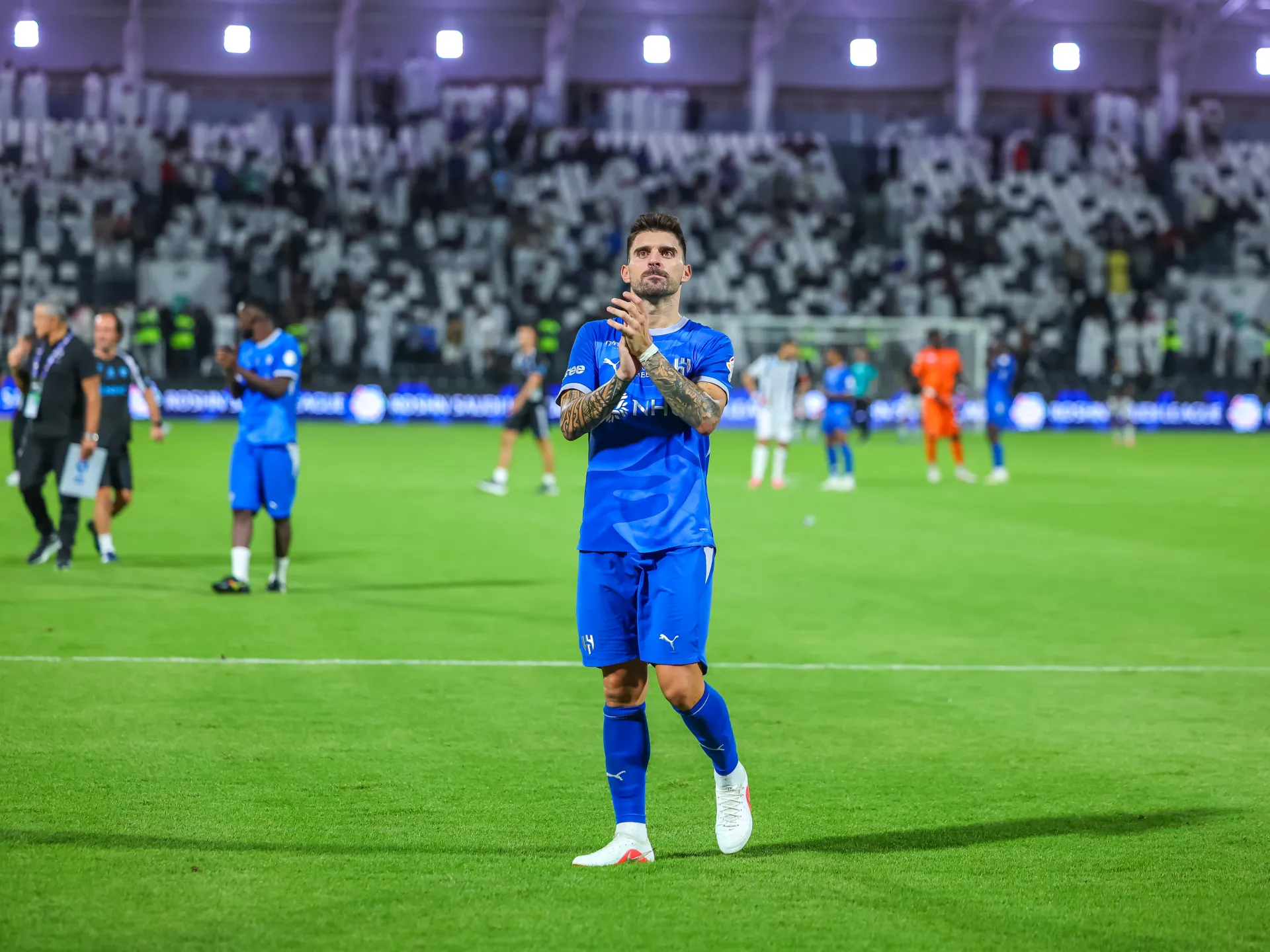 بسبب استفزاز نيفيز.. رابطة الدوري السعودي تفرض عقوبات على نادي التعاون