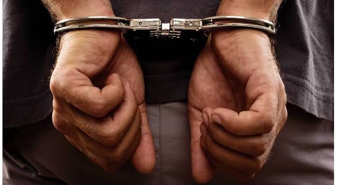 الشرطة الفلسطينية تقبض على شخص يُشتبه بابتزازه فتيات عبر فيسبوك وواتساب في أريحا