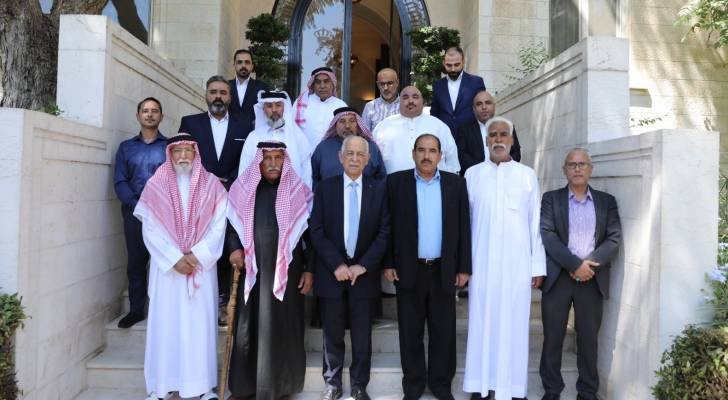 رئيس الديوان الملكي يلتقي وفدا من أبناء عشيرة العزي من البادية الشمالية