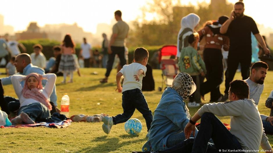 أطفال أقل .. هكذا تغيّرت قرارات الأسرة المصرية بشأن الإنجاب!
