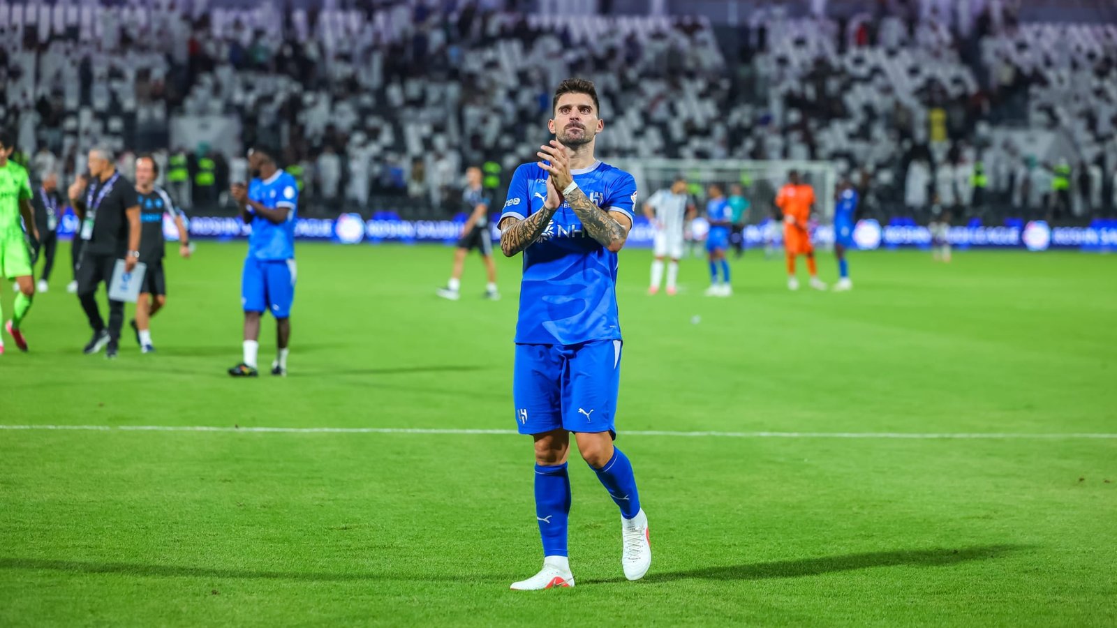 أول تحرك من الهلال ضد جماهير التعاون بعد "استفزاز" روبن نيفيز