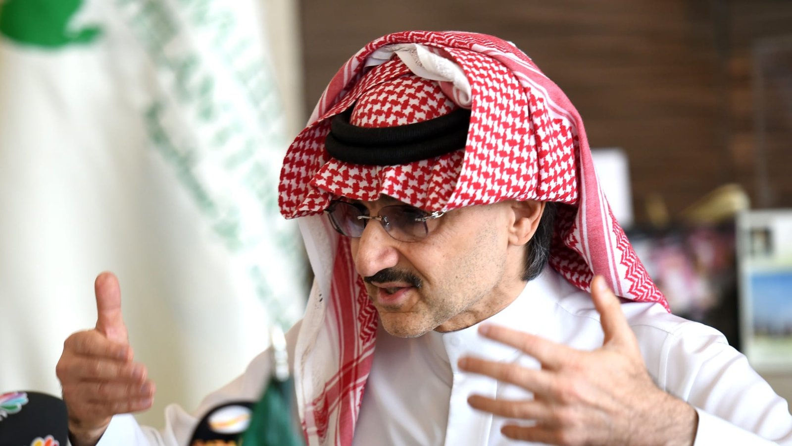 أول تعليق من الوليد بن طلال بعد استحواذ الشركة القابضة على 70% من ملكية الهلال
