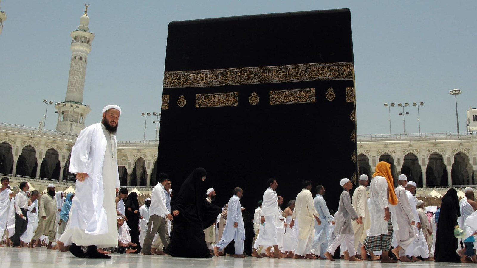 السعودية.. الداعية عائض القرني يعلق بوسم "الحوثي يستهدف مكة"