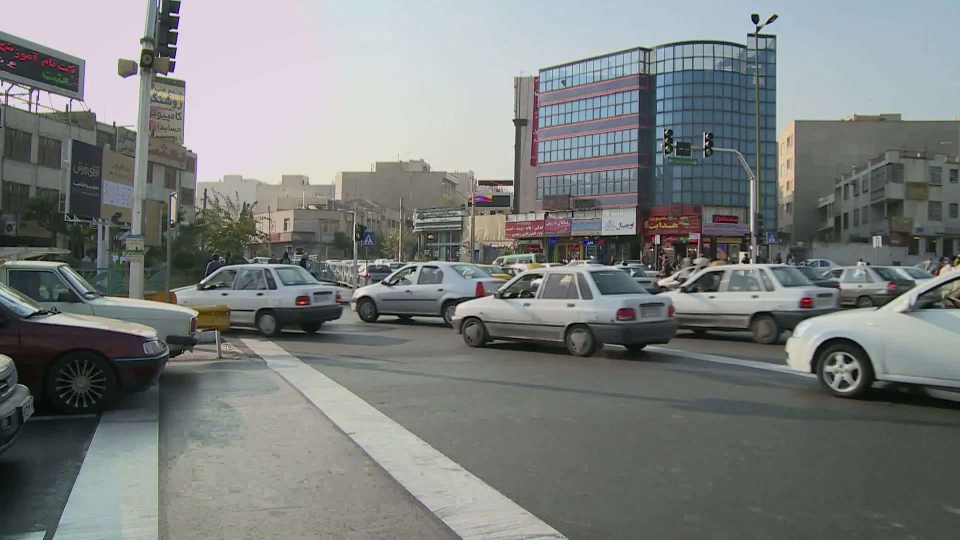 جدل داخل إيران بشأن كلفة الحرب وأثرها على الوضع الاقتصادي