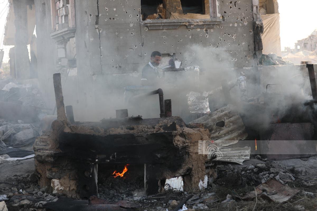 غزة تبحث عن الوقود.. حين يتحول البلاستيك إلى بديل باهظ وخطير