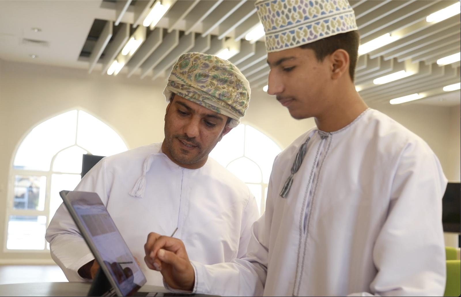 تعاون عُماني ـ أوروبي في الأبحاث النووية وفيزياء الطاقة والذكاء الاصطناعي