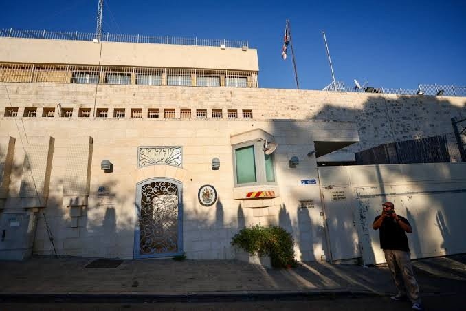 إسرائيل تصعّد ضد بريطانيا.. إغلاق القنصلية في القدس وطرد دبلوماسيين