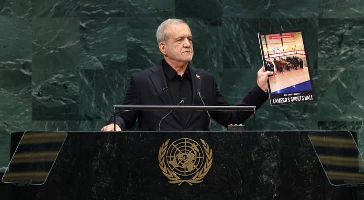 الرئيس الإيراني يتهم واشنطن بشن هجمات ضد بلاده أمام الأمم المتحدة وانسحاب مسؤولي الوفد الأمريكي