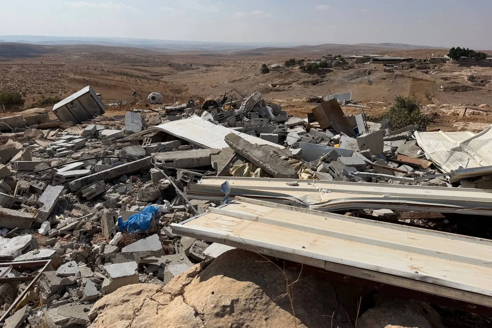 الاحتلال يهدم عشرات المساكن والمنشآت ويعتقل 13 فلسطينيا بالضفة